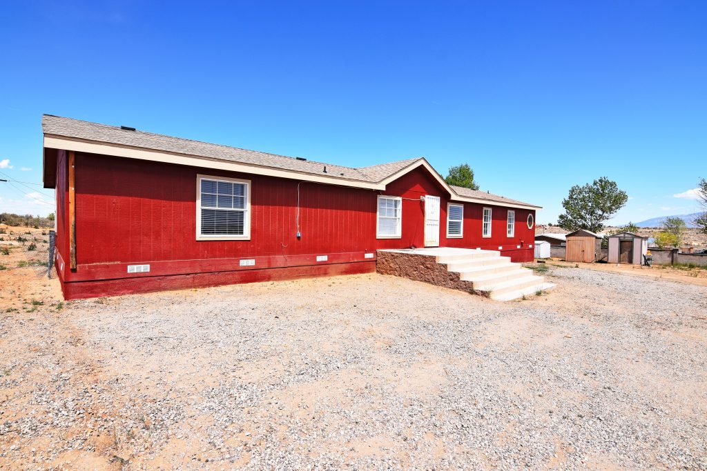 813 12th Avenue SW, Rio Rancho, NM 87124